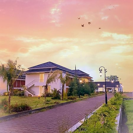 Horison Resort Antawirya Jepara Buitenkant foto